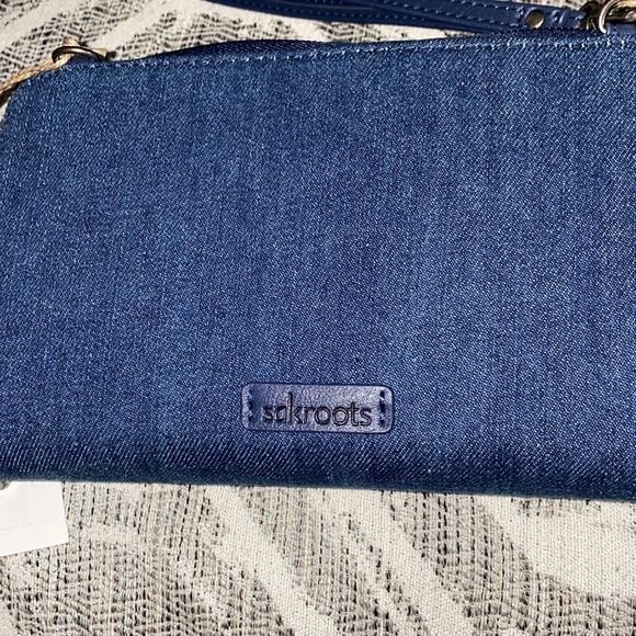 NWT wristlet wallet or crossbody - Picture 7 of 9